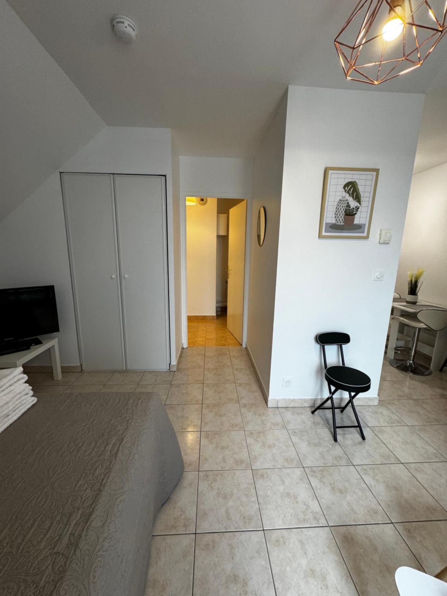 Apartamento Le Studio Du 72 Bussy-Saint-Georges Exterior foto