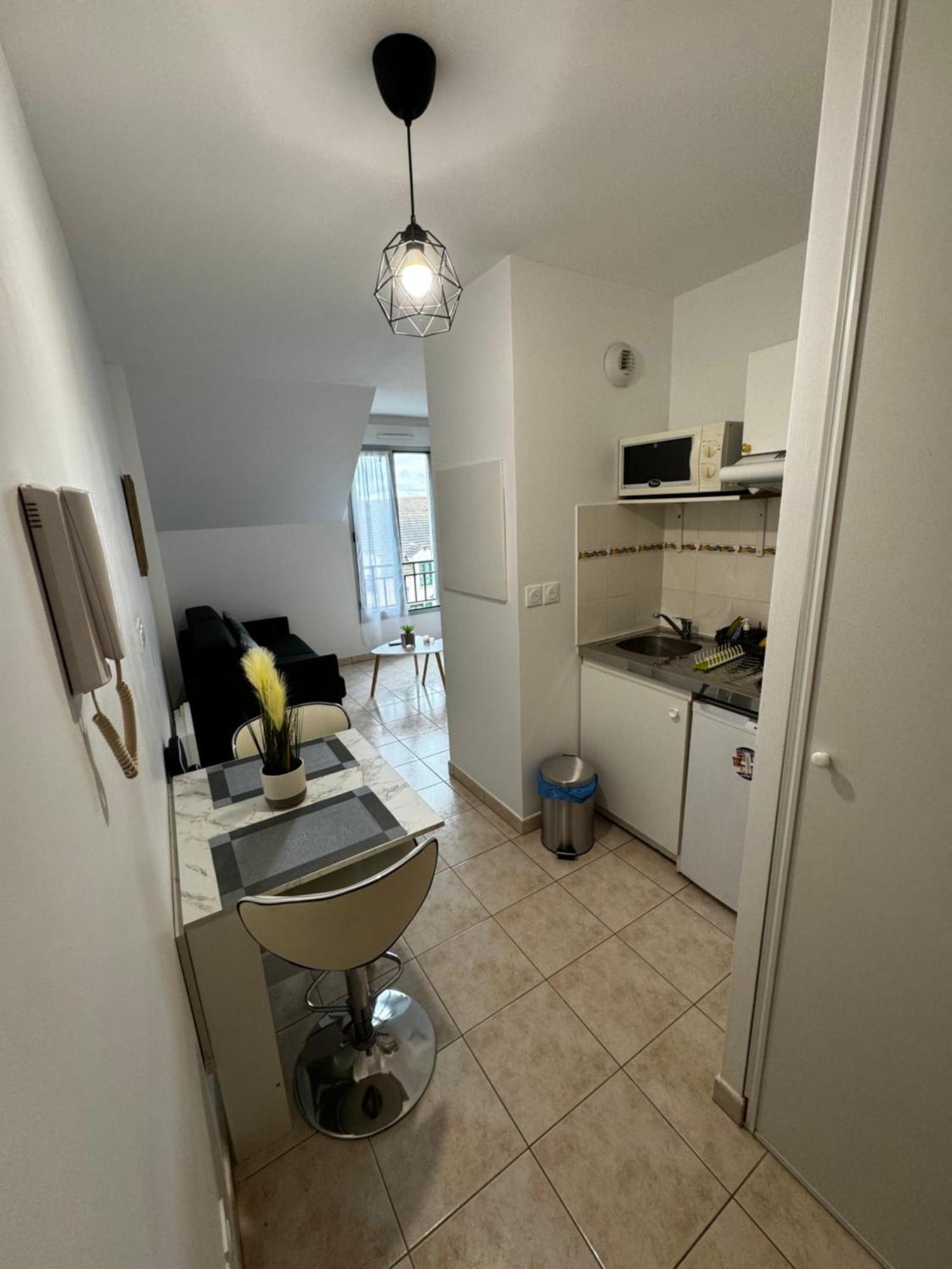 Apartamento Le Studio Du 72 Bussy-Saint-Georges Exterior foto