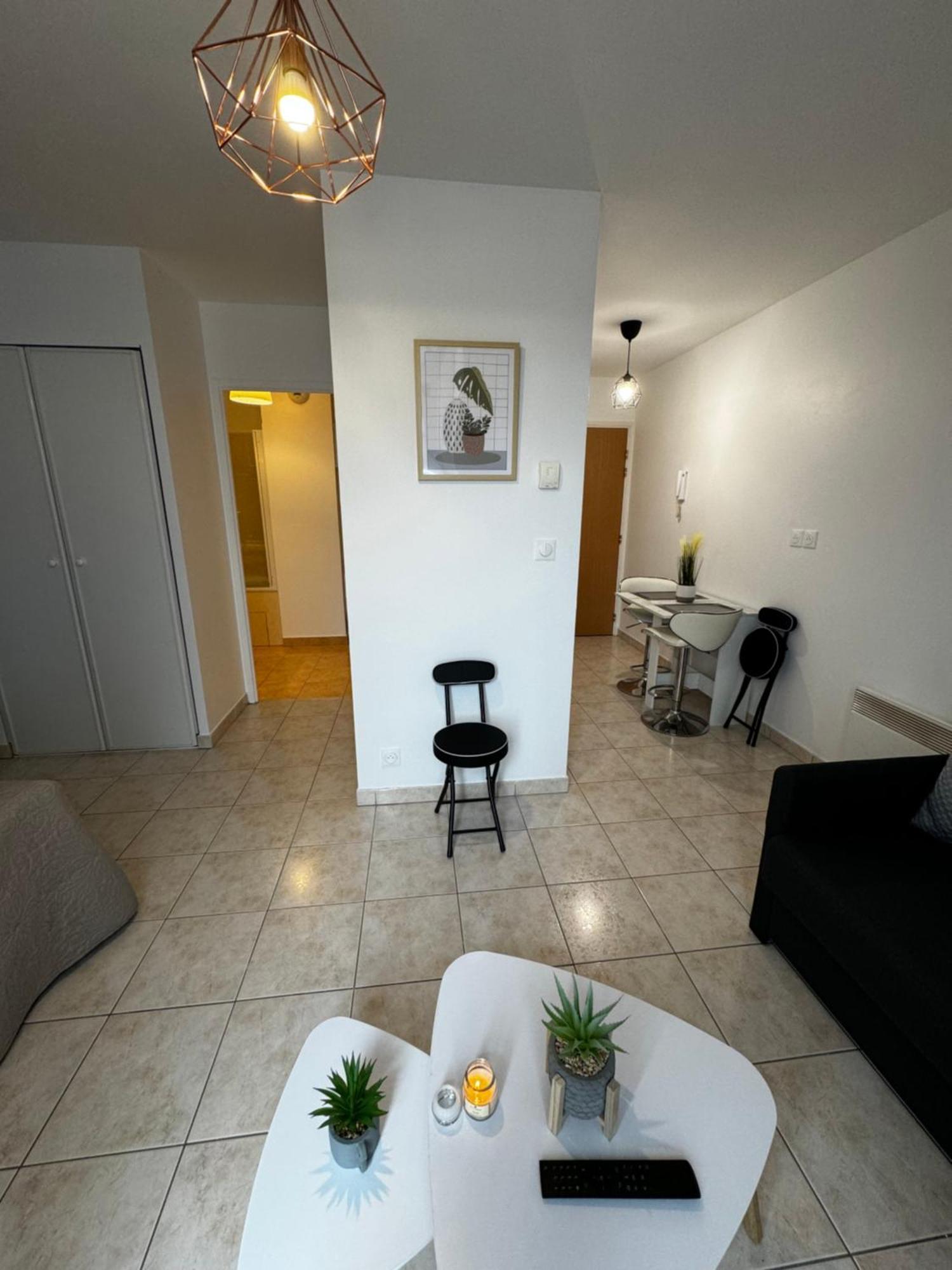Apartamento Le Studio Du 72 Bussy-Saint-Georges Exterior foto